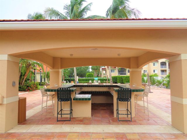 1650 N 42nd Circle 206, Vero Beach, FL 32967