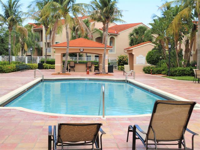 1650 N 42nd Circle 206, Vero Beach, FL 32967