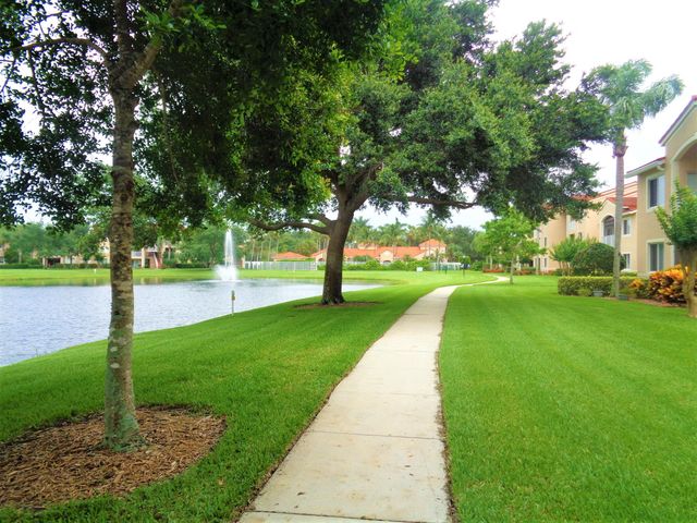 1650 N 42nd Circle 206, Vero Beach, FL 32967