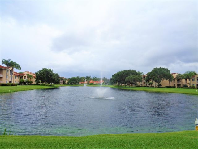1650 N 42nd Circle 206, Vero Beach, FL 32967