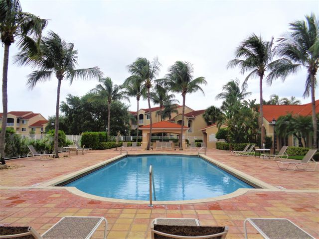1650 N 42nd Circle 206, Vero Beach, FL 32967