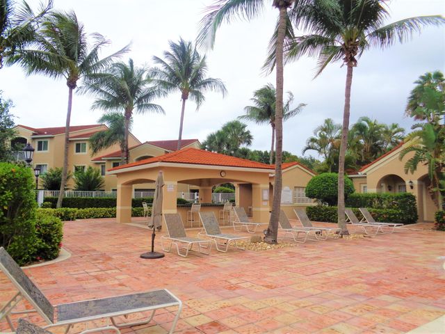 1650 N 42nd Circle 206, Vero Beach, FL 32967