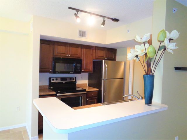 1650 N 42nd Circle 206, Vero Beach, FL 32967