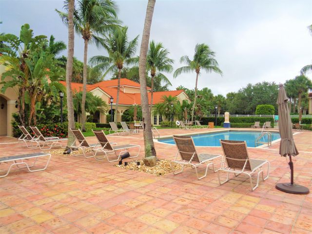 1650 N 42nd Circle 206, Vero Beach, FL 32967