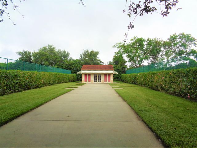1650 N 42nd Circle 206, Vero Beach, FL 32967