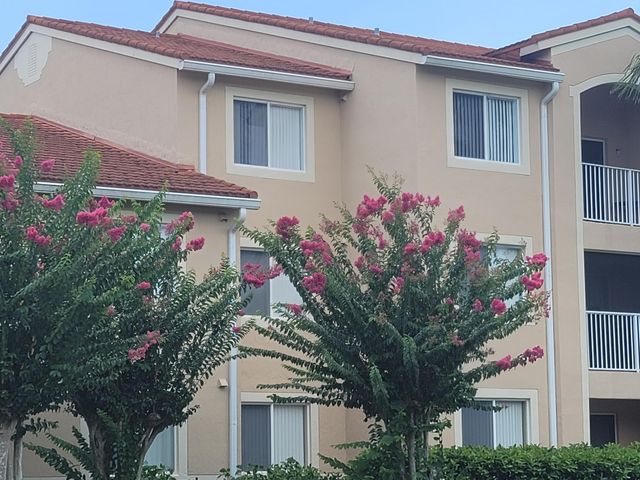 1650 N 42nd Circle 206, Vero Beach, FL 32967