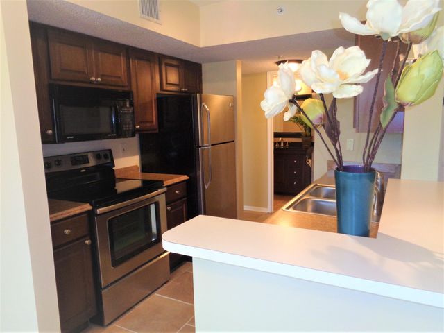 1650 N 42nd Circle 206, Vero Beach, FL 32967