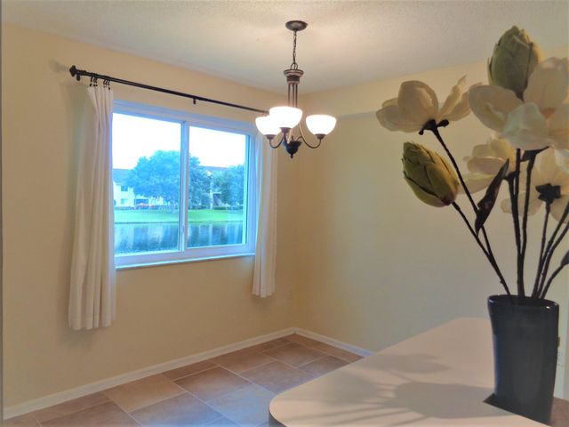 1650 N 42nd Circle 206, Vero Beach, FL 32967