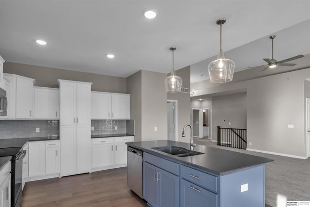 12038 S 45th Avenue, Papillion, NE 68133