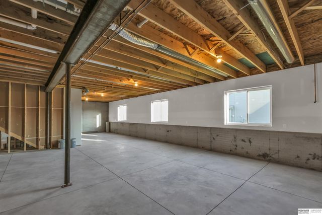 12038 S 45th Avenue, Papillion, NE 68133