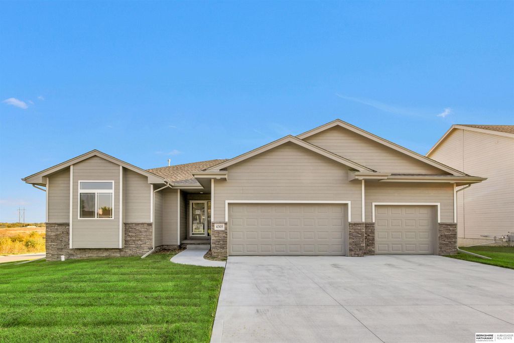 12038 S 45th Avenue, Papillion, NE 68133