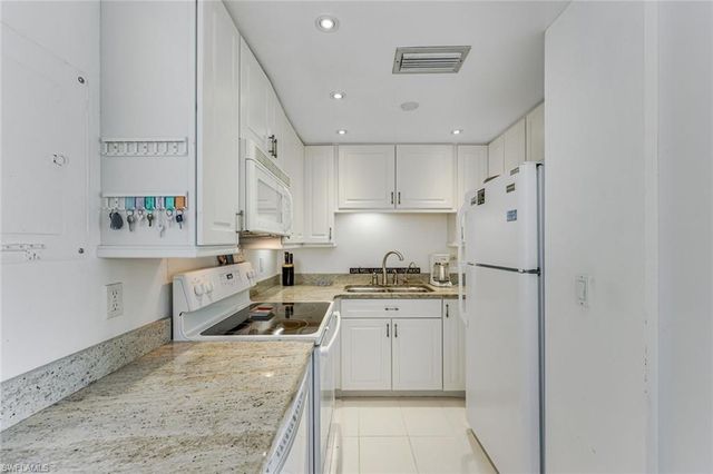 140 Seaview CT 803N, Marco Island, FL 34145