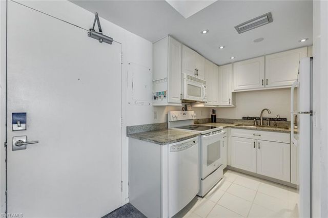 140 Seaview CT 803N, Marco Island, FL 34145