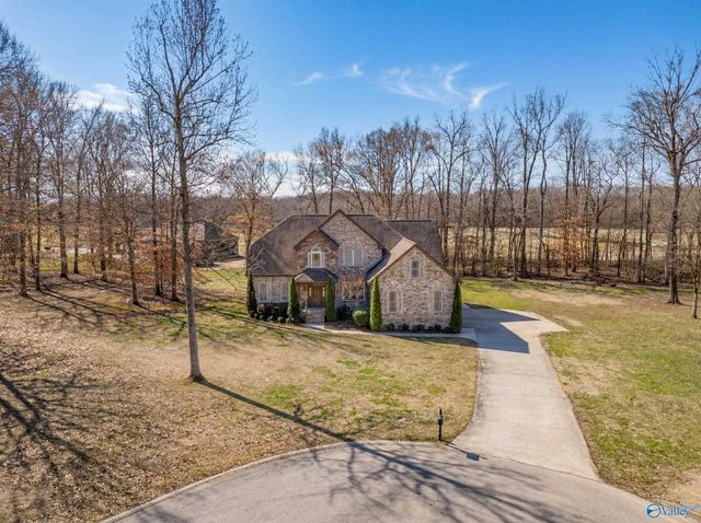2 Knotting Hill Drive, Fayetteville, TN 37334