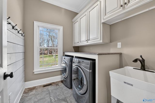 2 Knotting Hill Drive, Fayetteville, TN 37334