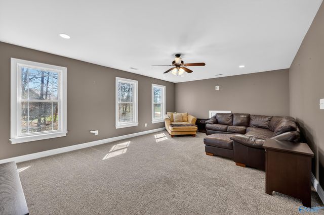 2 Knotting Hill Drive, Fayetteville, TN 37334