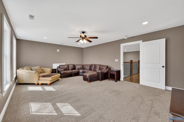 2 Knotting Hill Drive, Fayetteville, TN 37334