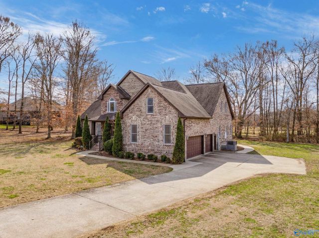 2 Knotting Hill Drive, Fayetteville, TN 37334