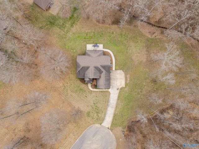 2 Knotting Hill Drive, Fayetteville, TN 37334