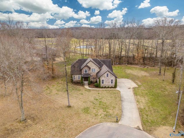 2 Knotting Hill Drive, Fayetteville, TN 37334