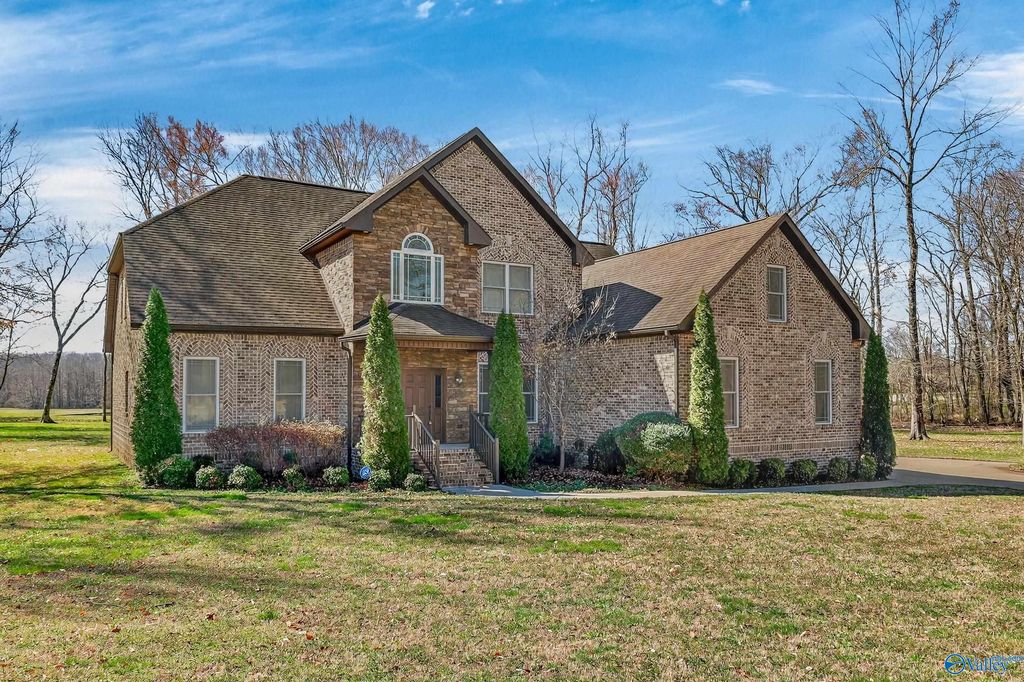 2 Knotting Hill Drive, Fayetteville, TN 37334