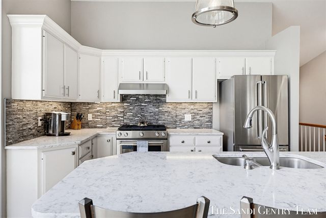 16917 Landing Lane, Spring Lake, MI 49456