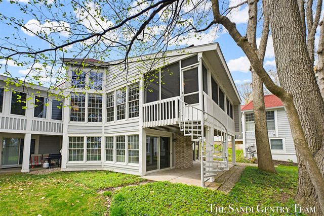 16917 Landing Lane, Spring Lake, MI 49456