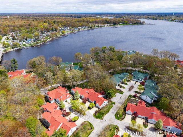 16917 Landing Lane, Spring Lake, MI 49456