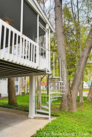 16917 Landing Lane, Spring Lake, MI 49456