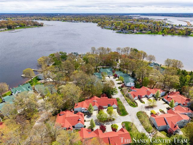 16917 Landing Lane, Spring Lake, MI 49456