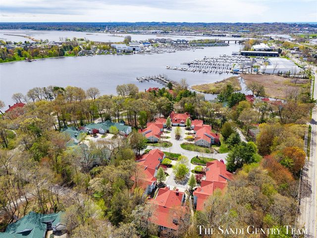 16917 Landing Lane, Spring Lake, MI 49456