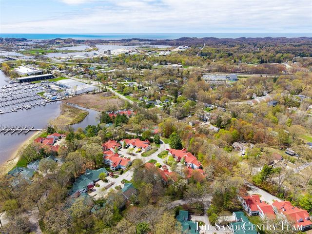 16917 Landing Lane, Spring Lake, MI 49456