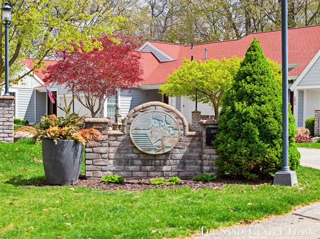 16917 Landing Lane, Spring Lake, MI 49456