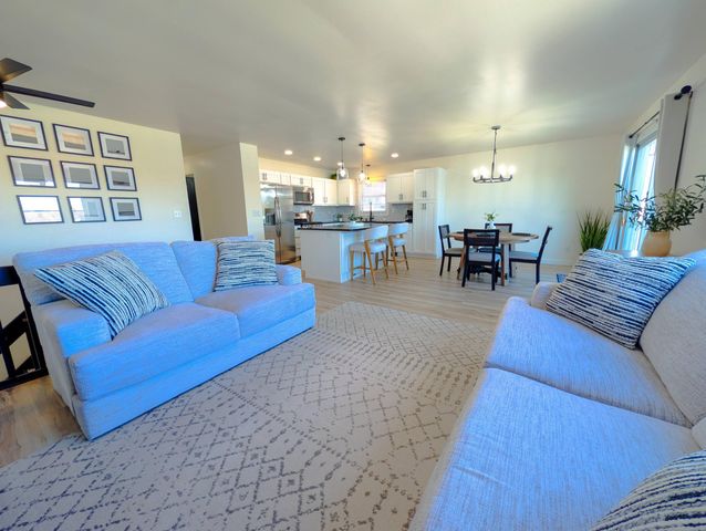 1065 Shoreline Road, Crown Point, IN 46307