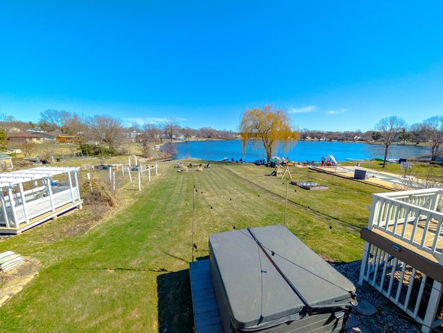 1065 Shoreline Road, Crown Point, IN 46307