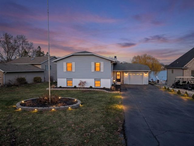 1065 Shoreline Road, Crown Point, IN 46307