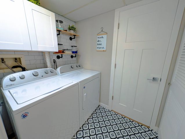 1065 Shoreline Road, Crown Point, IN 46307