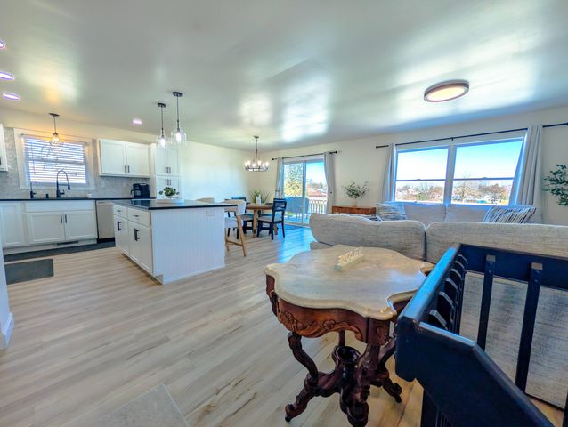 1065 Shoreline Road, Crown Point, IN 46307