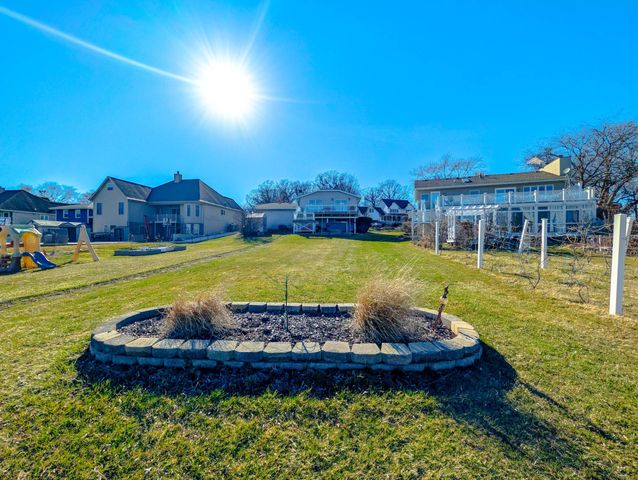 1065 Shoreline Road, Crown Point, IN 46307