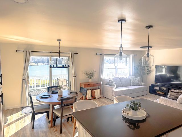 1065 Shoreline Road, Crown Point, IN 46307