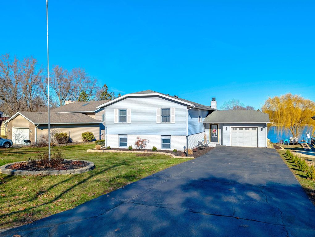 1065 Shoreline Road, Crown Point, IN 46307