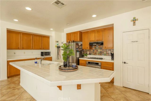 13295 Hollister, Hesperia, CA 92344