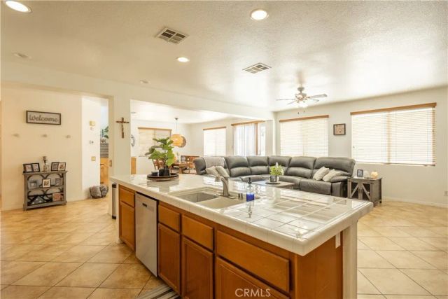 13295 Hollister, Hesperia, CA 92344