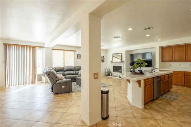 13295 Hollister, Hesperia, CA 92344