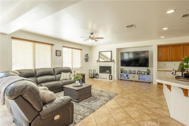 13295 Hollister, Hesperia, CA 92344