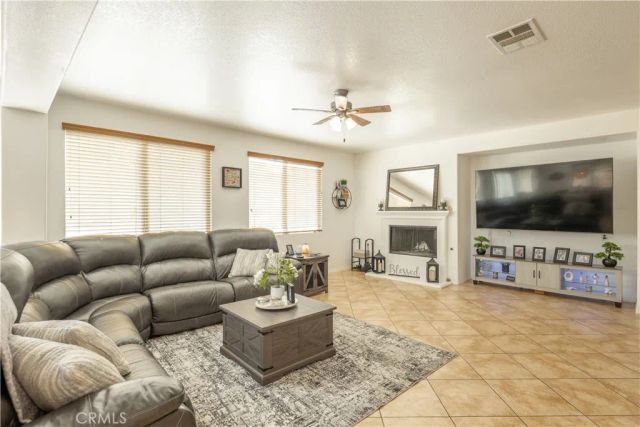 13295 Hollister, Hesperia, CA 92344