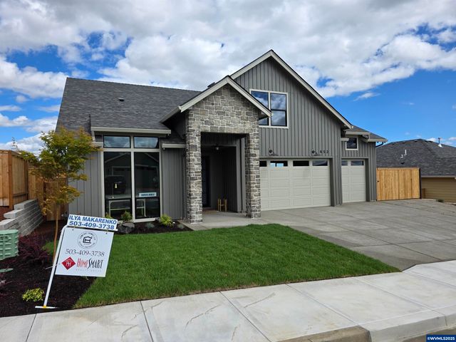 652 NW Cascade Mountain Dr, Dallas, OR 97338