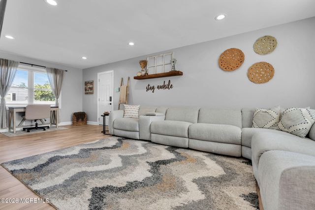 336 Twin Oaks Drive, Toms River, NJ 08753