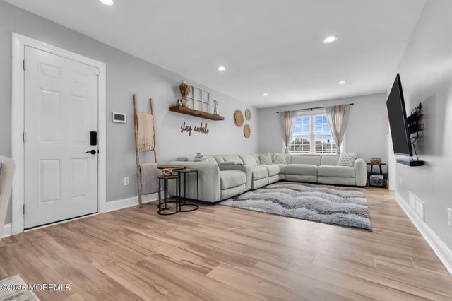 336 Twin Oaks Drive, Toms River, NJ 08753
