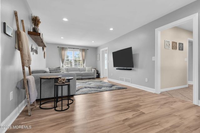 336 Twin Oaks Drive, Toms River, NJ 08753